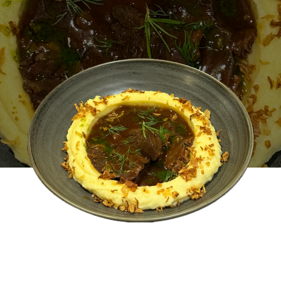 Говяжьи щечки в винном демиглясе с пюре