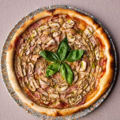 Пицца с беконом и грибным муссом