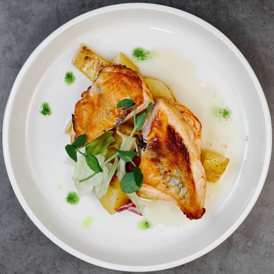 Куриная грудка с томлёным картофелем