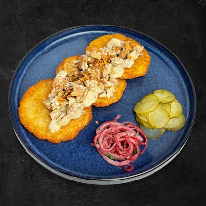 Драники с курицей и лисичками