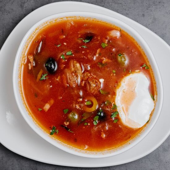 Суп Солянка  «Домашняя» с копченостями