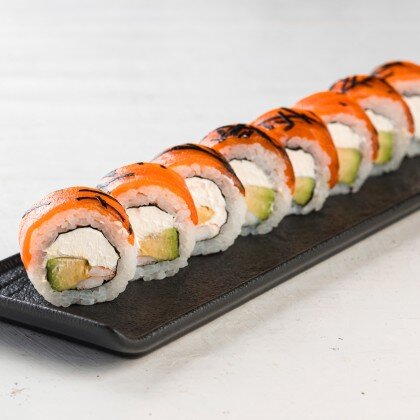 Ролл с лососем и креветкой