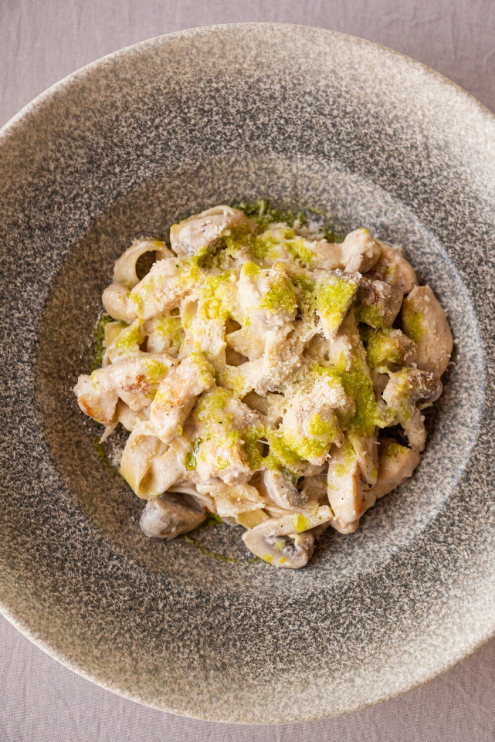 Фузилли с цыпленком и грибами