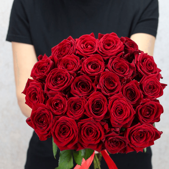25 роз (Ред Наоми 40 см) в пачке