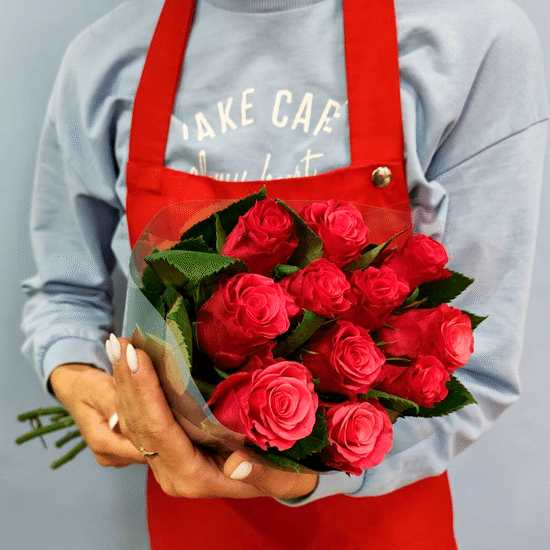 11 роз (малиновые 50 см) в пачке