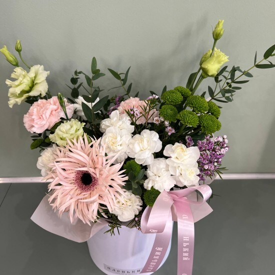 Шляпная коробка с герберой