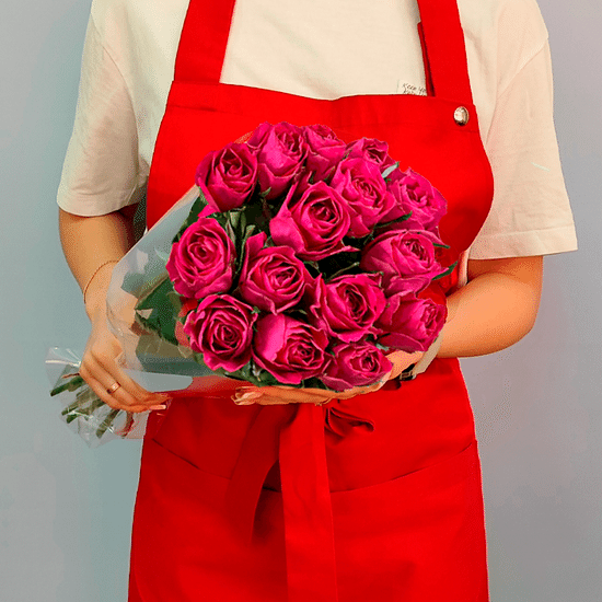 11 роз (малиновые 50 см) в пачке