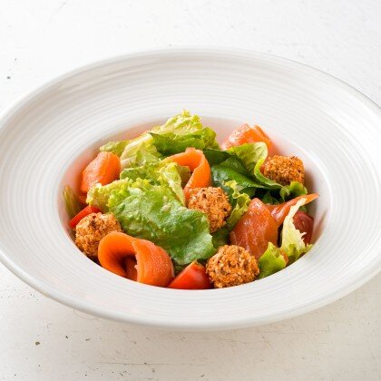 Салат с лососем