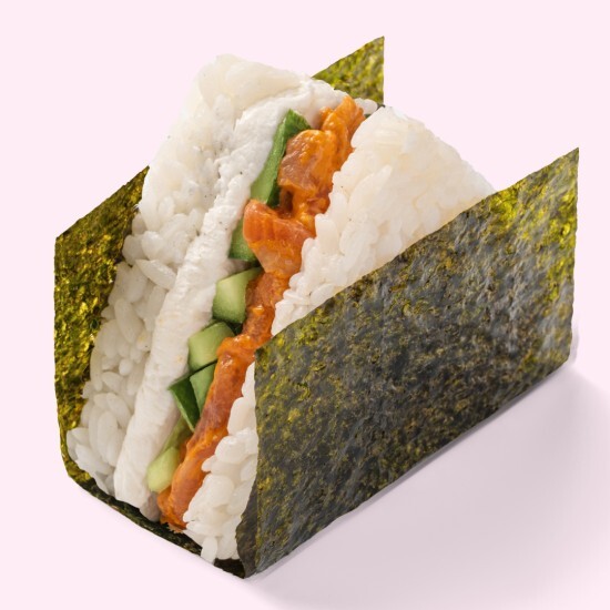 Ёнигири с лососем