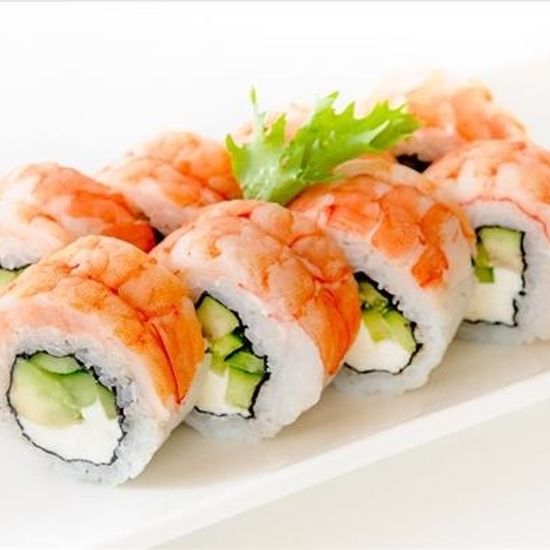 Ролл с креветкой и авокадо