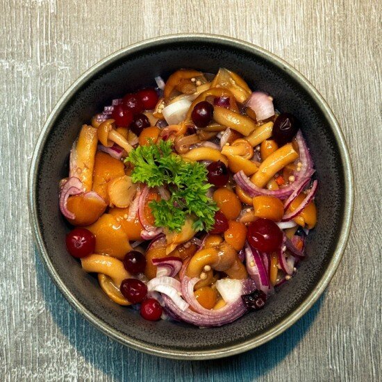 Опята с луком