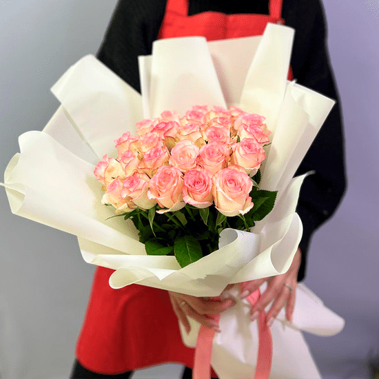 25 бело-розовых роз 40 см с оформл.(б) (Гомель)
