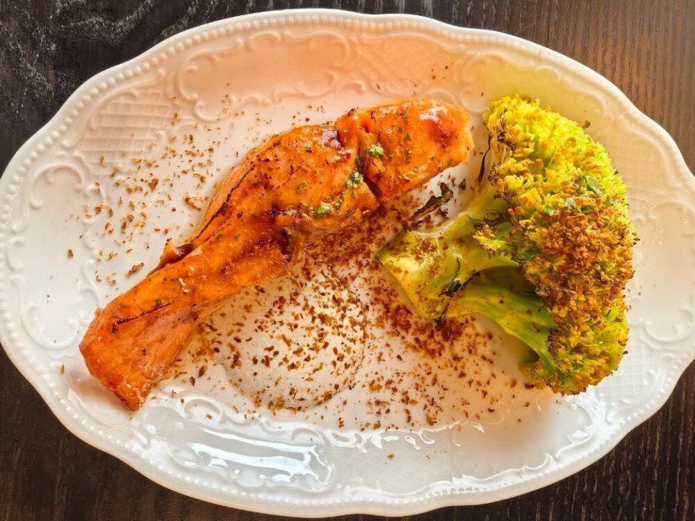 Стейк из лосося с миндалем