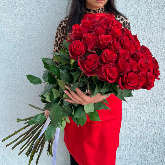 35 красных роз 100 см с лентой
