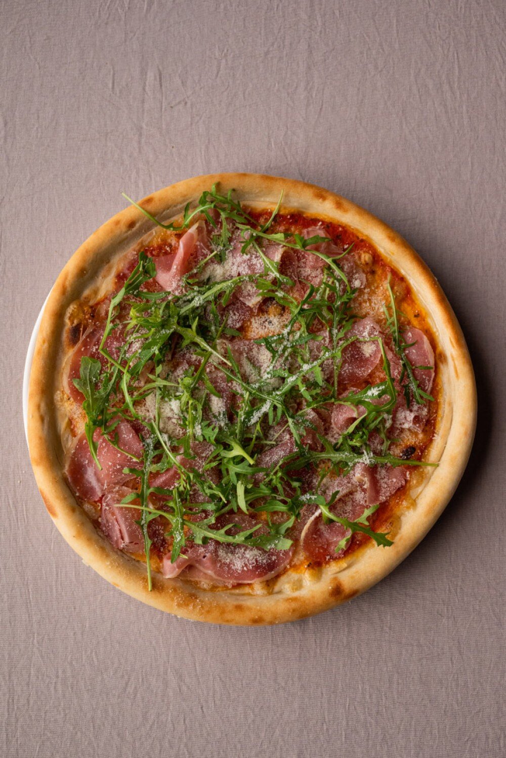 Пицца Mamma Mia с прошутто и рукколой