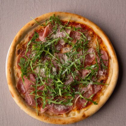 Пицца Mamma Mia с прошутто и рукколой