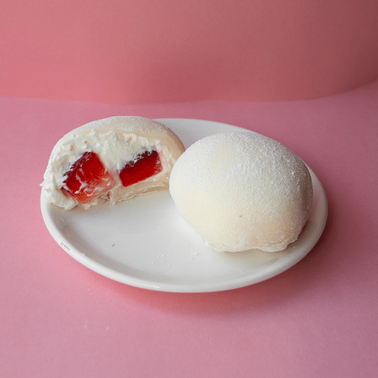 Моти с клубникой