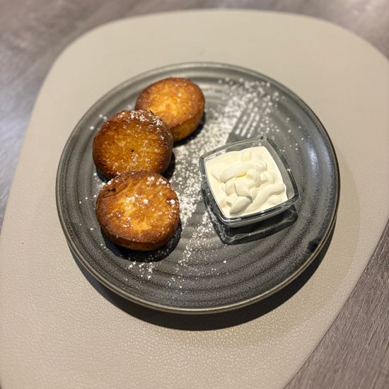 Сырники со сметаной