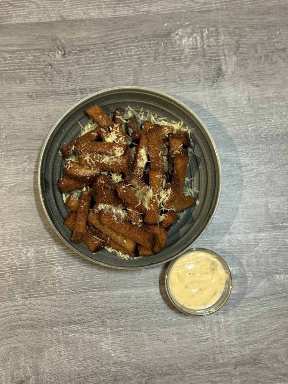 Гренки чесночные с пармезаном