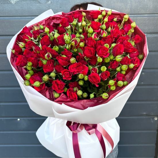 Букет №135 из красных кустовых
