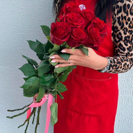 7 красных роз 100 см с лентой