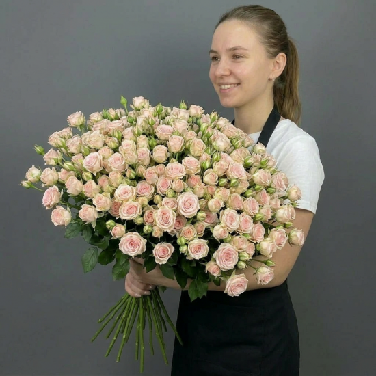 51 куст. роз (розовая Princess) с лентой