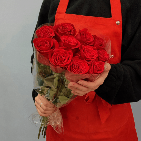 11 роз (красных 50 см Эквадор) в пачке
