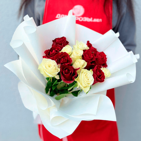 15 кр/бел роз 50 см с оформл.(б) (Гомель)