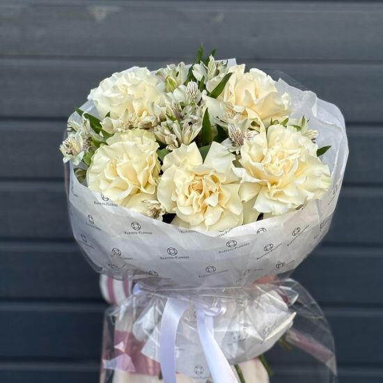 Букет №136 из роз и альстромерии