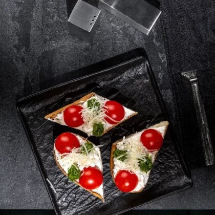 Брускетта с черри и страчателлой