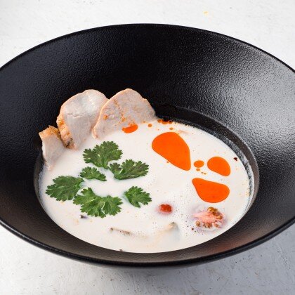 Том Кха с курицей