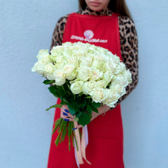 51 белая роза 60 см с лентой