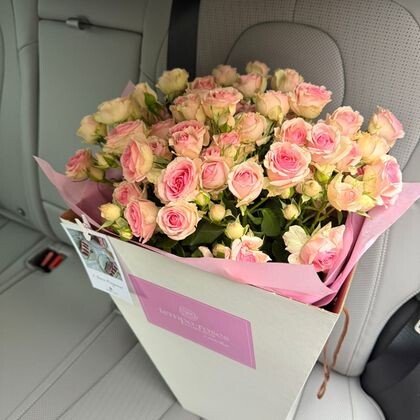 Коробка с аква боксом из 21 кустовой Динары