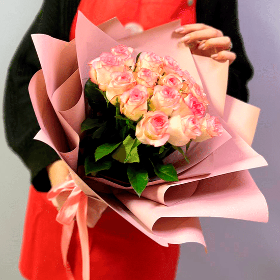 15 бело-розовых роз 40 см с оформл.(п) (Гомель)