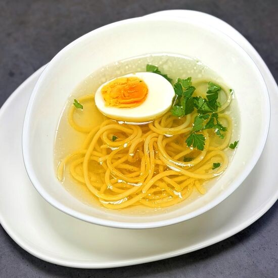 Суп Бульон куриный с лапшой и яйцом