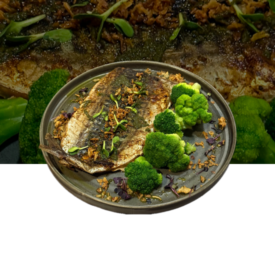 Скумбрия с чесночным маслом и брокколи