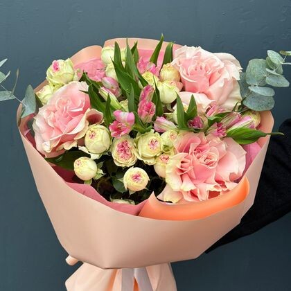 Букет 259 с французскими розами, кустовой Джелато и альстромерией