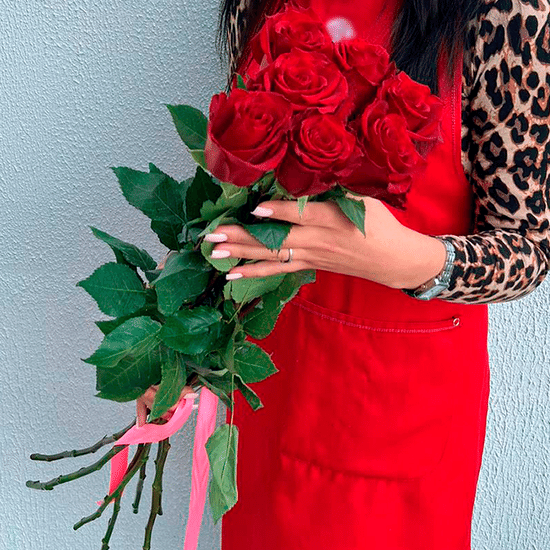 7 красных роз 100 см с лентой БР7