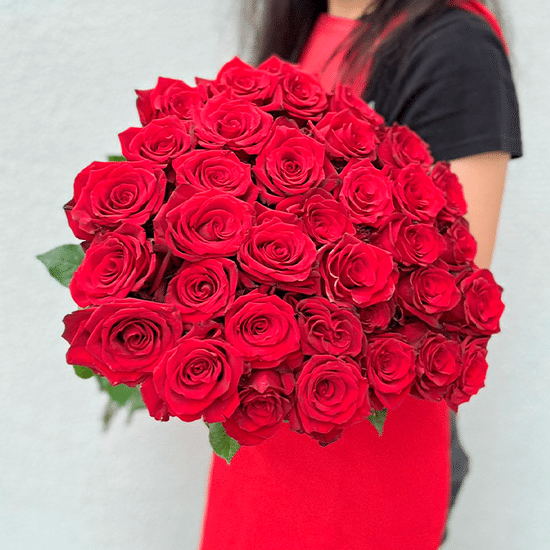 35 красных роз 60 см с лентой (Эквадор)