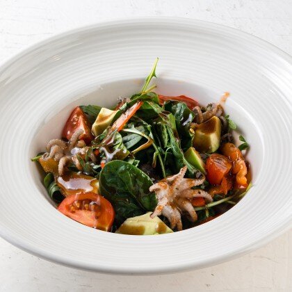 Салат с осьминогом