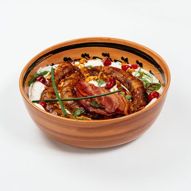 Картофельная колбаса со шкварками, луком и творожным сыром