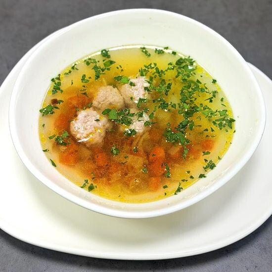 Суп С фрикадельками и зеленью