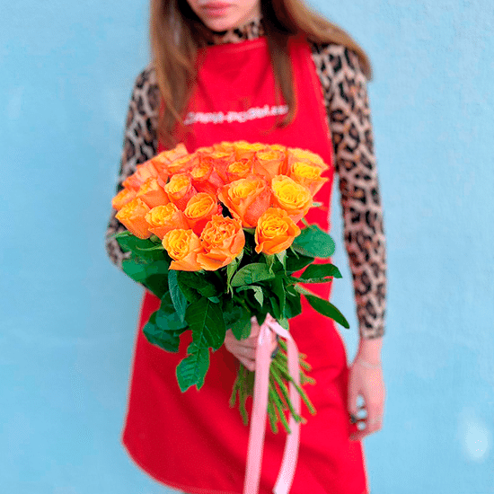 25 роз (оранжевых 40 см) в пачке