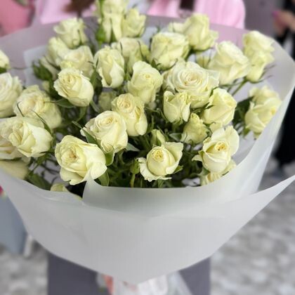 Белая кустовая роза 60см