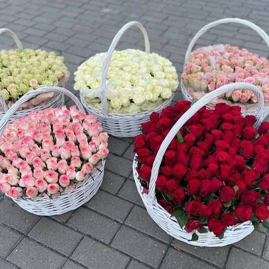 Корзинка с 101 розой