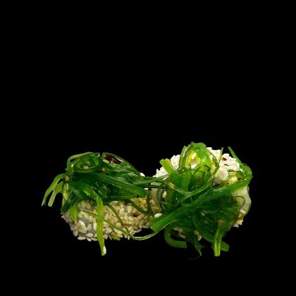 Ролл с курицей и чукой