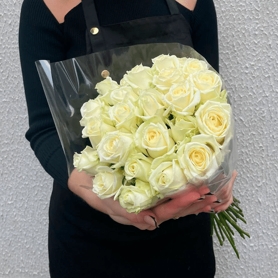 25 роз (Аваланш 40 см) в пачке