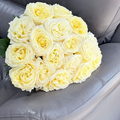 17 пионовидных роз Candlelight