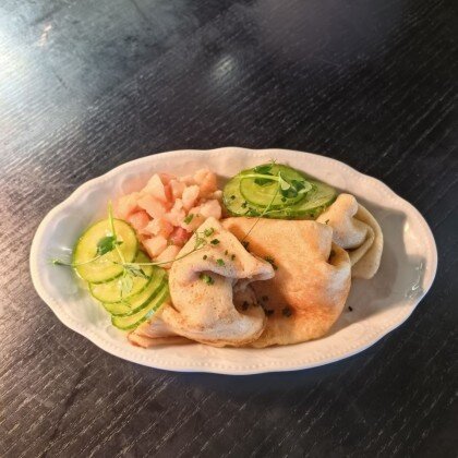 Блины с тартаром из копчённого палтуса с малосольным огурцом