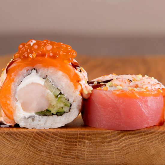 Ролл тунец-лосось